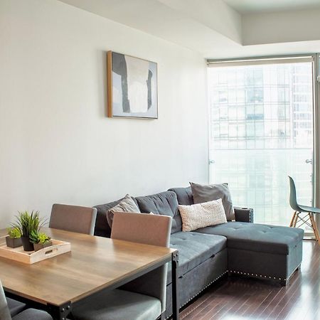 Central Condo In The Heart Of โตรอนโต ภายนอก รูปภาพ