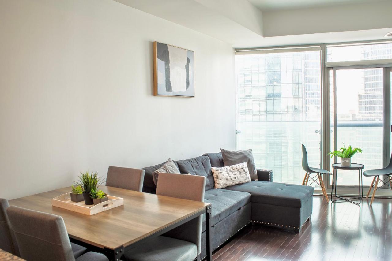 Central Condo In The Heart Of โตรอนโต ภายนอก รูปภาพ