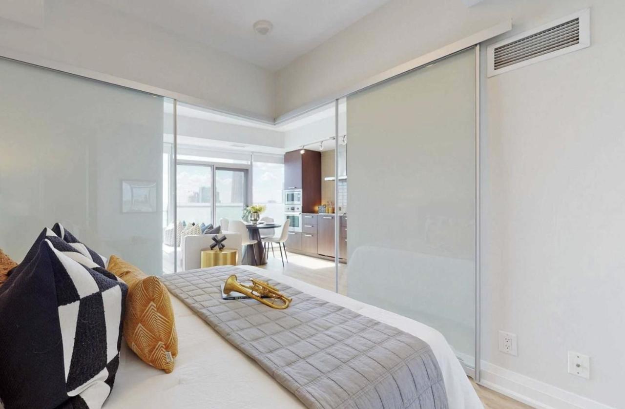 Central Condo In The Heart Of โตรอนโต ภายนอก รูปภาพ