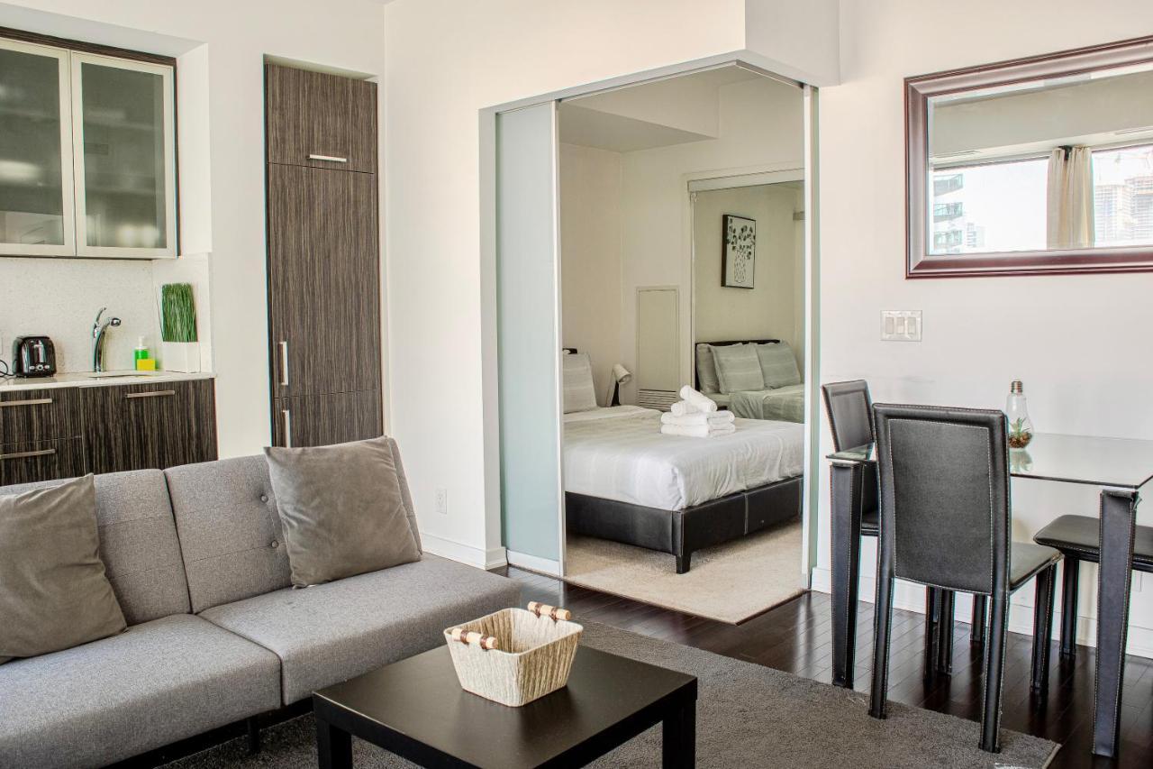Central Condo In The Heart Of โตรอนโต ภายนอก รูปภาพ