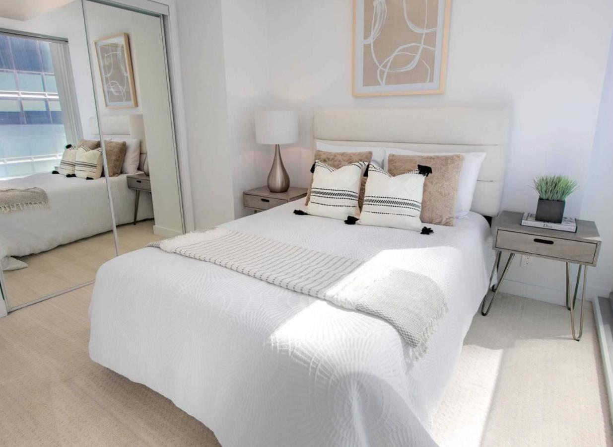 Central Condo In The Heart Of โตรอนโต ภายนอก รูปภาพ